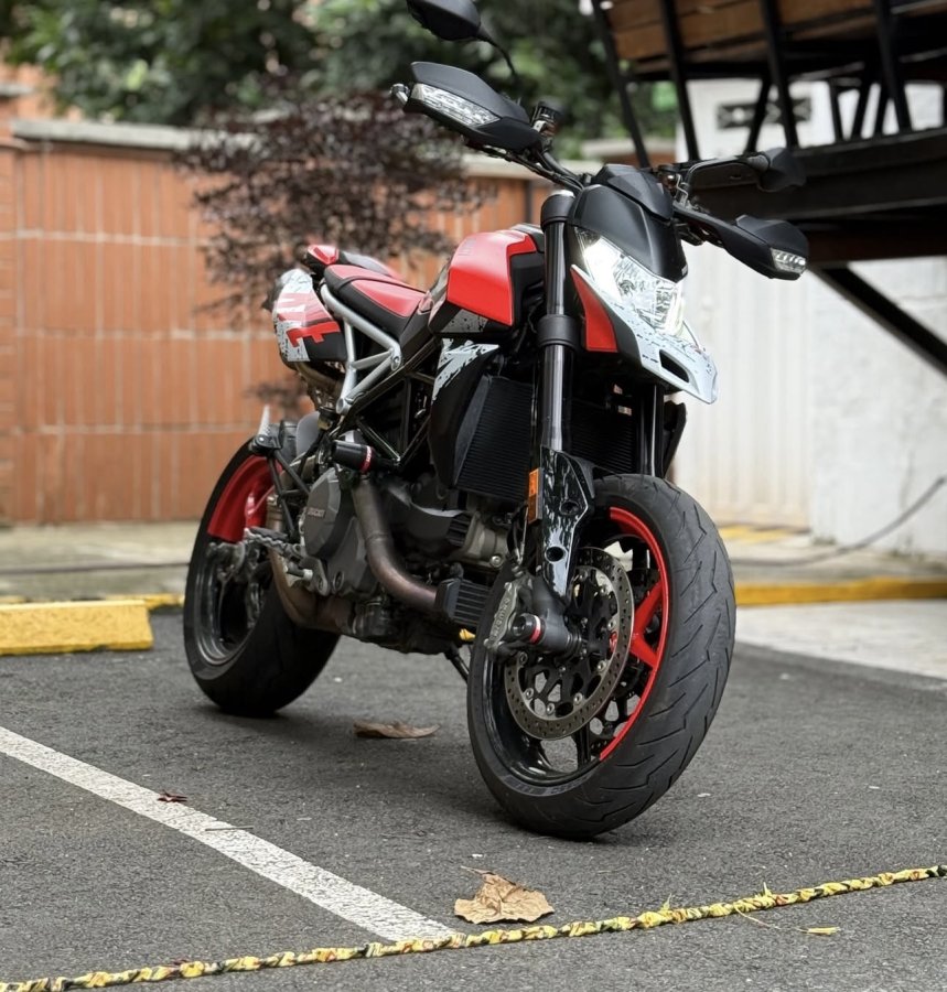 Ducati Hypermotard 950