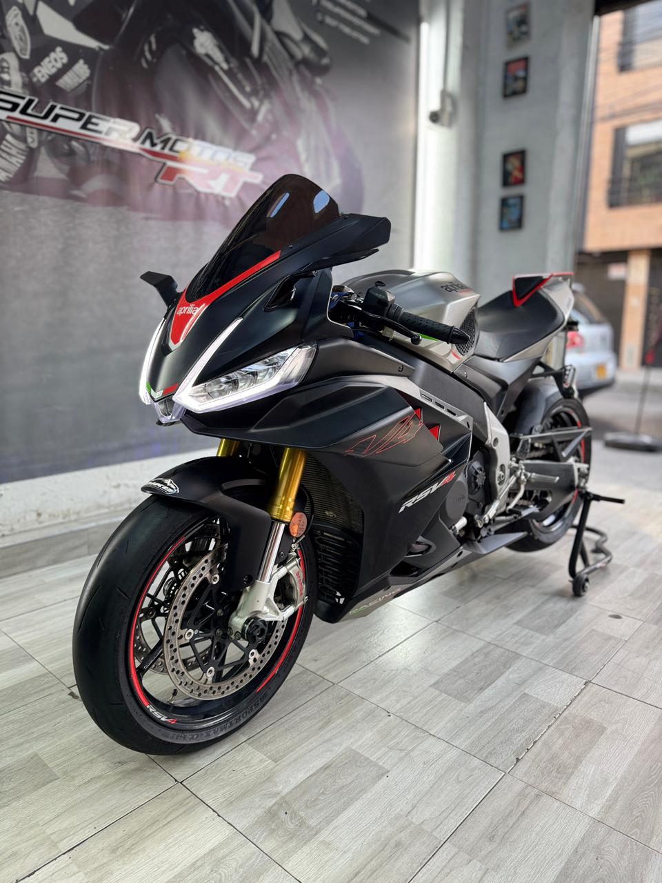 Imagen de APRILIA RSV4