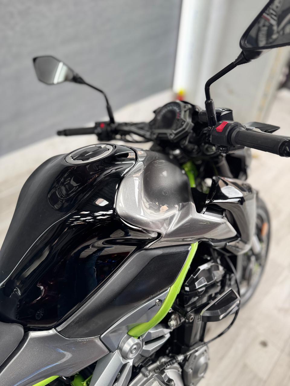KAWASAKI Z900