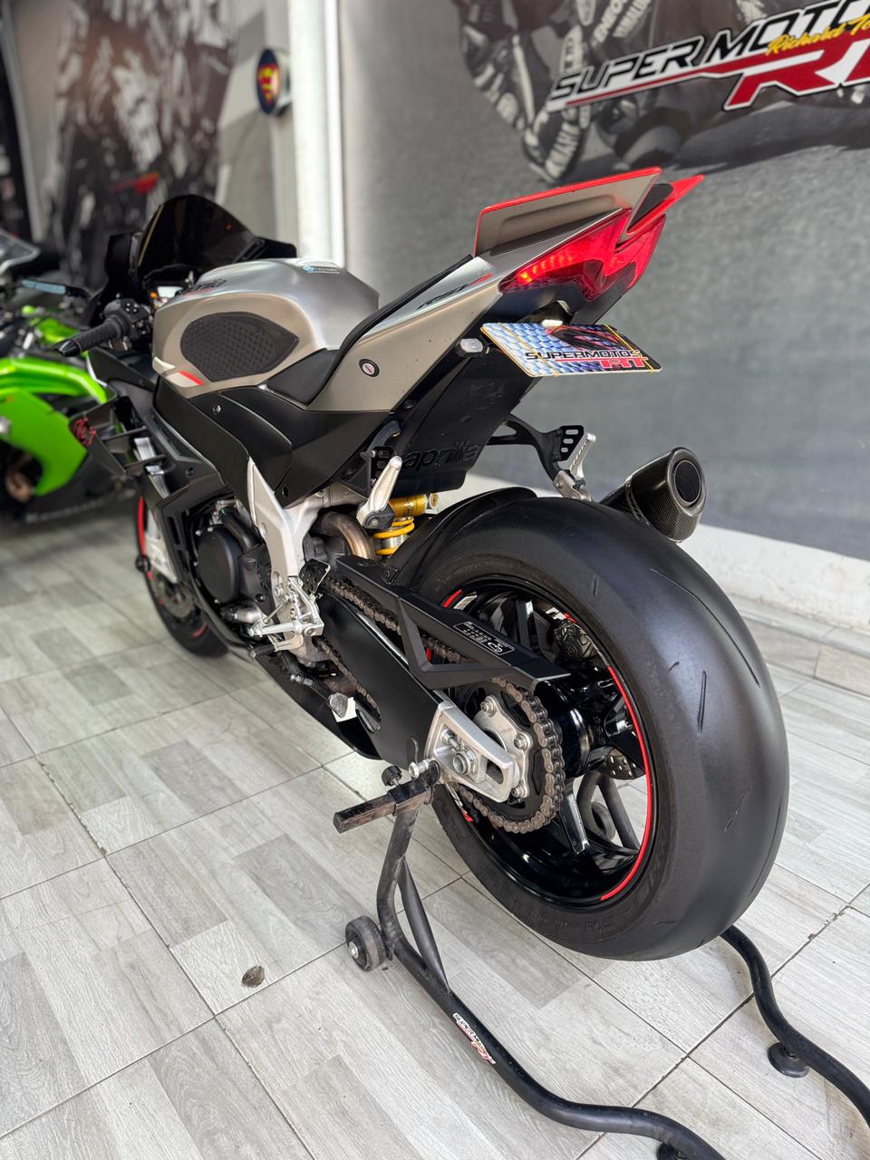 APRILIA RSV4