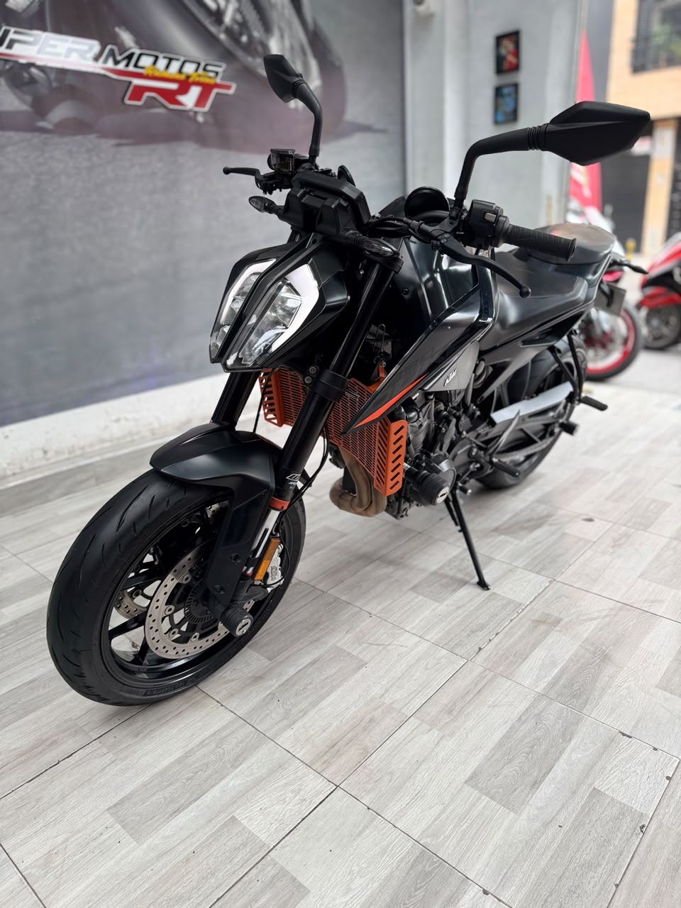 Imagen de KTM 890 DUKE